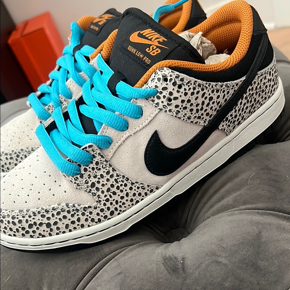 NEW: Nike SB Dunk Low Pro Speckled Sneakers - Blue and Black